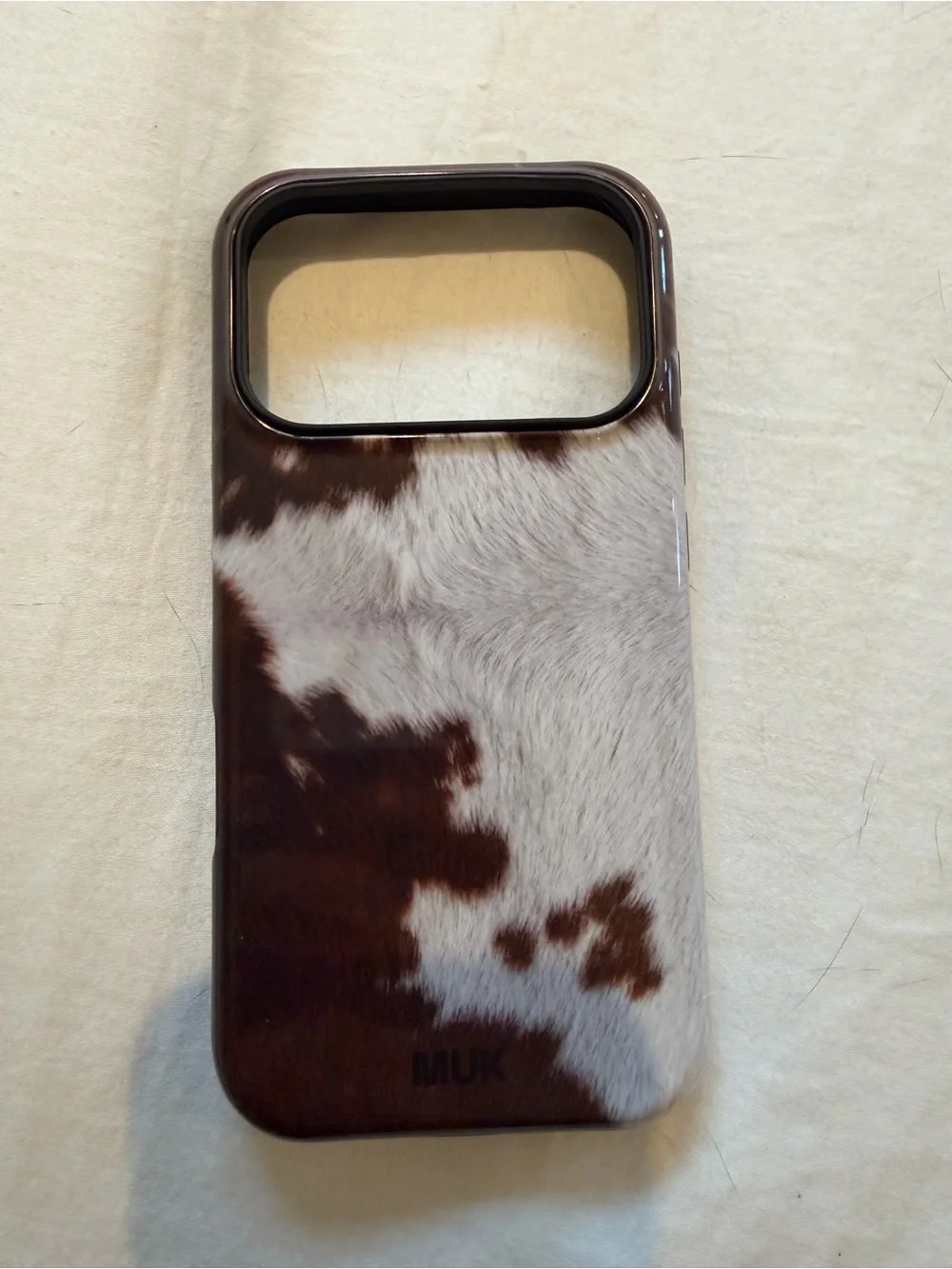 MUK BARCELONA Brown and White Cowhide Pattern Phone Case 17 Pro